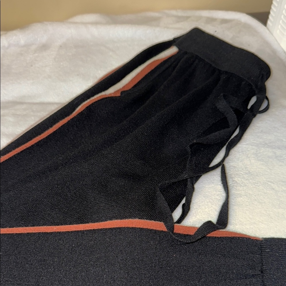 Fiorla Black Sweatpants. Slim Fit. No Flaws